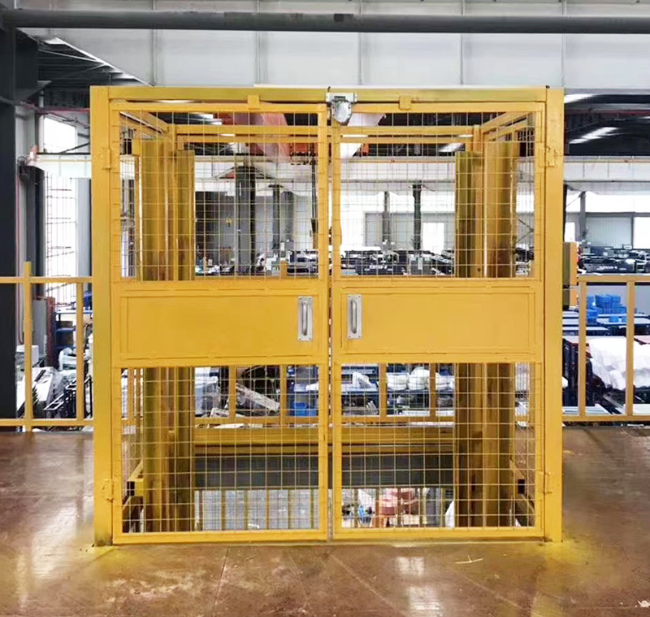 信丰智能导轨式升降机亮相